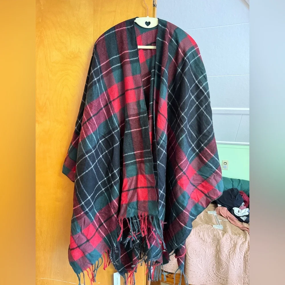 NWT Francesca's Collections Red, Green, and Black Plaid Shawl - Picture 1 of 3